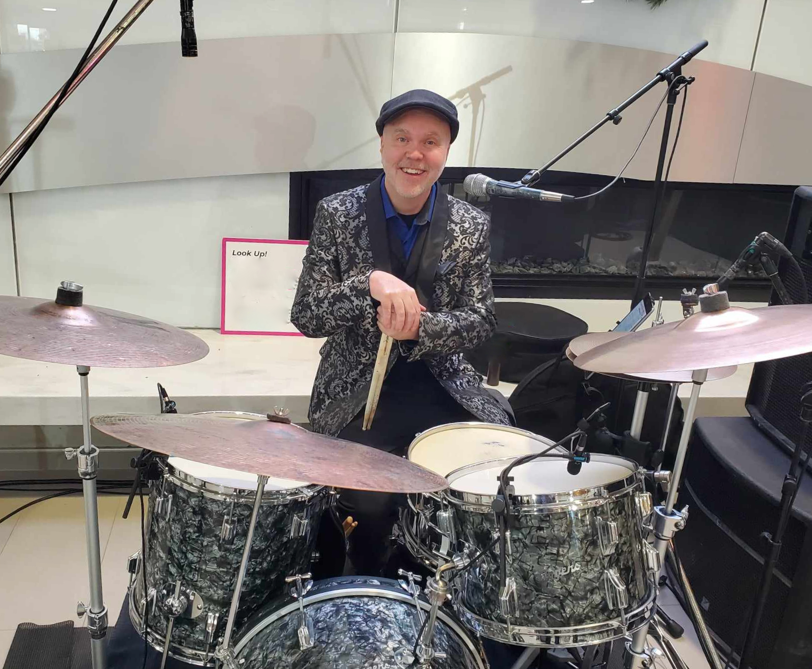 Bryan at the drums, just before the count-in!