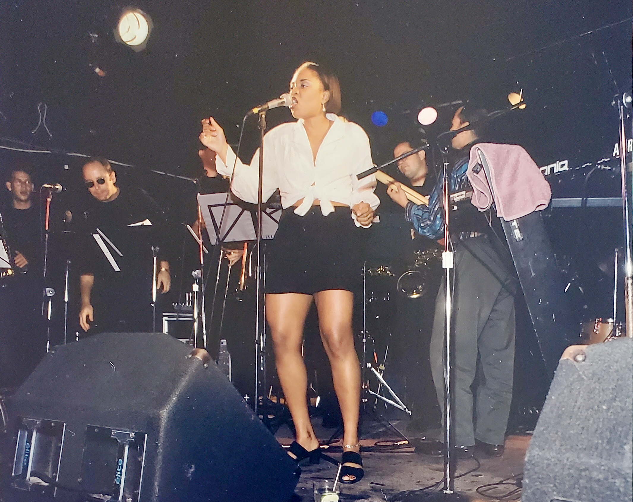 Devine Brown singing with The Soul Foundation, June 1996